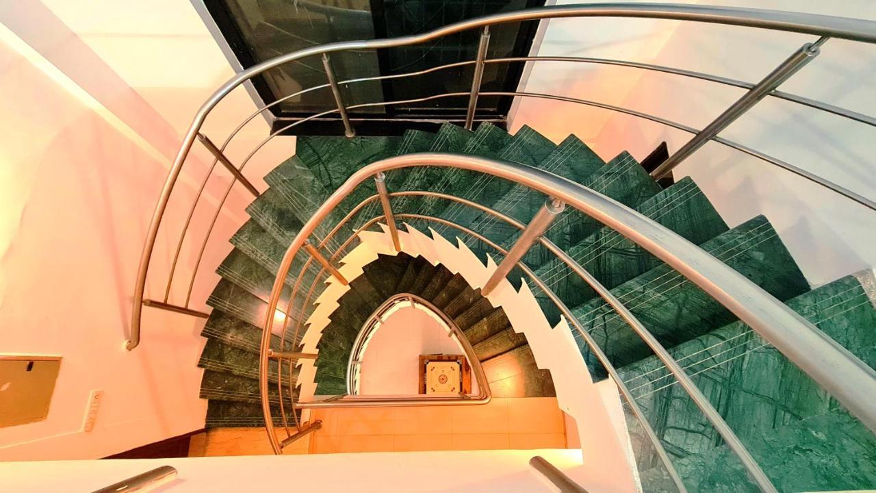 Lifespace- Spacious Hostel In A Luxurious Villa Poona Buitenkant foto