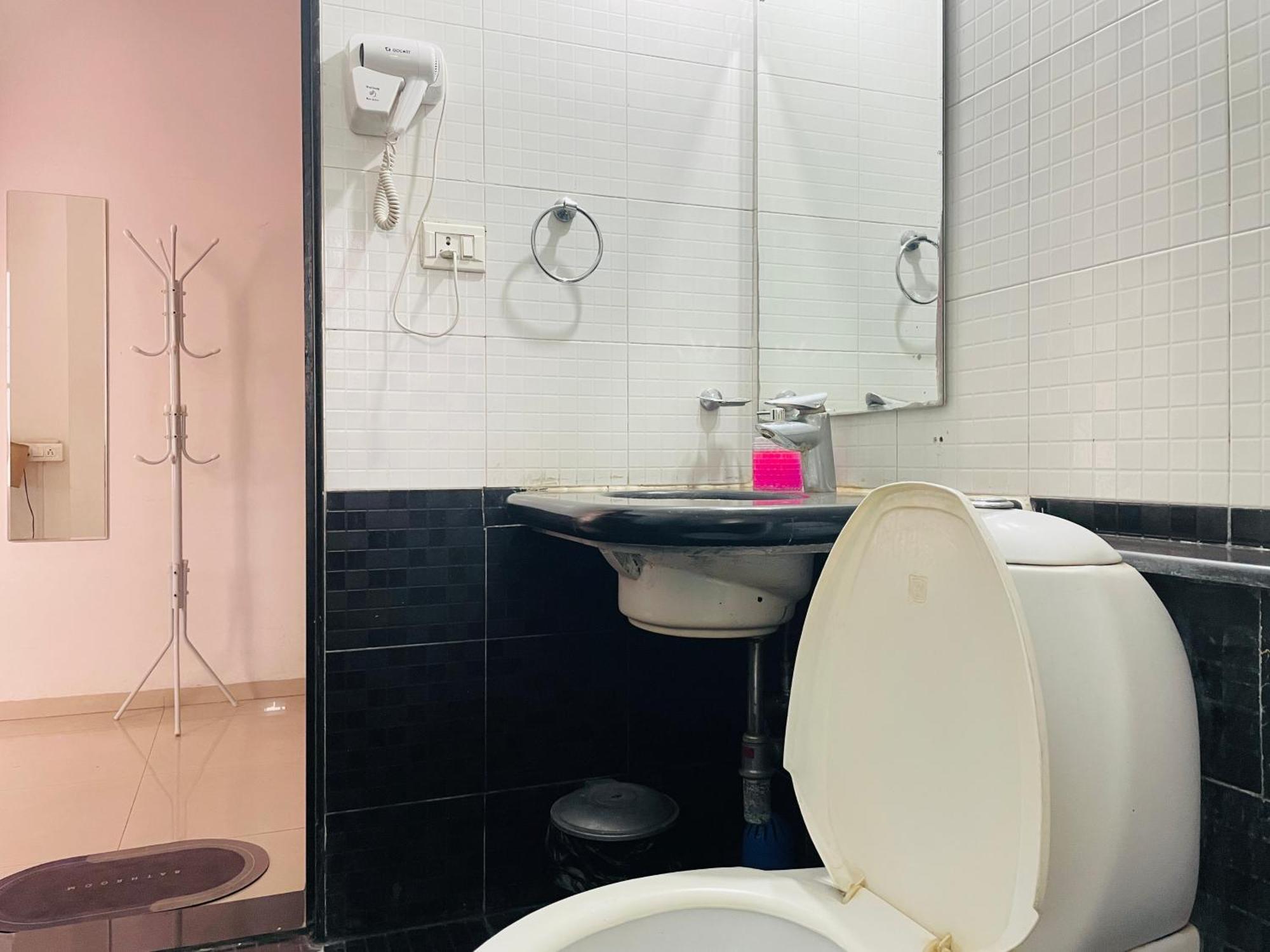 Lifespace- Spacious Hostel In A Luxurious Villa Poona Buitenkant foto